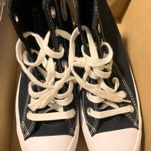 Women Chunk converse